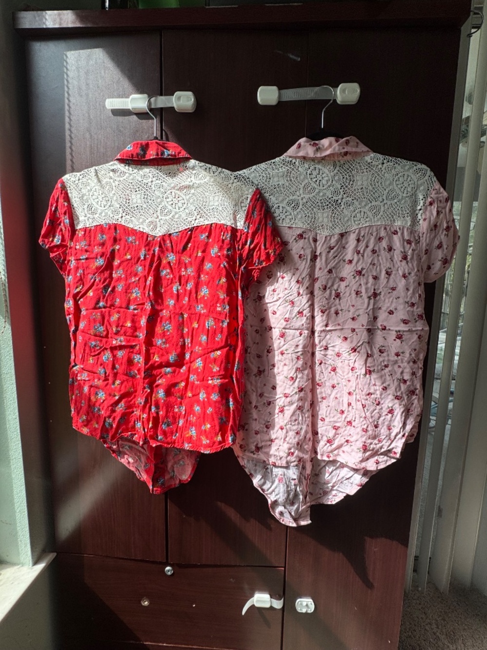 Button down blouses 2 - Picture 5 of 8